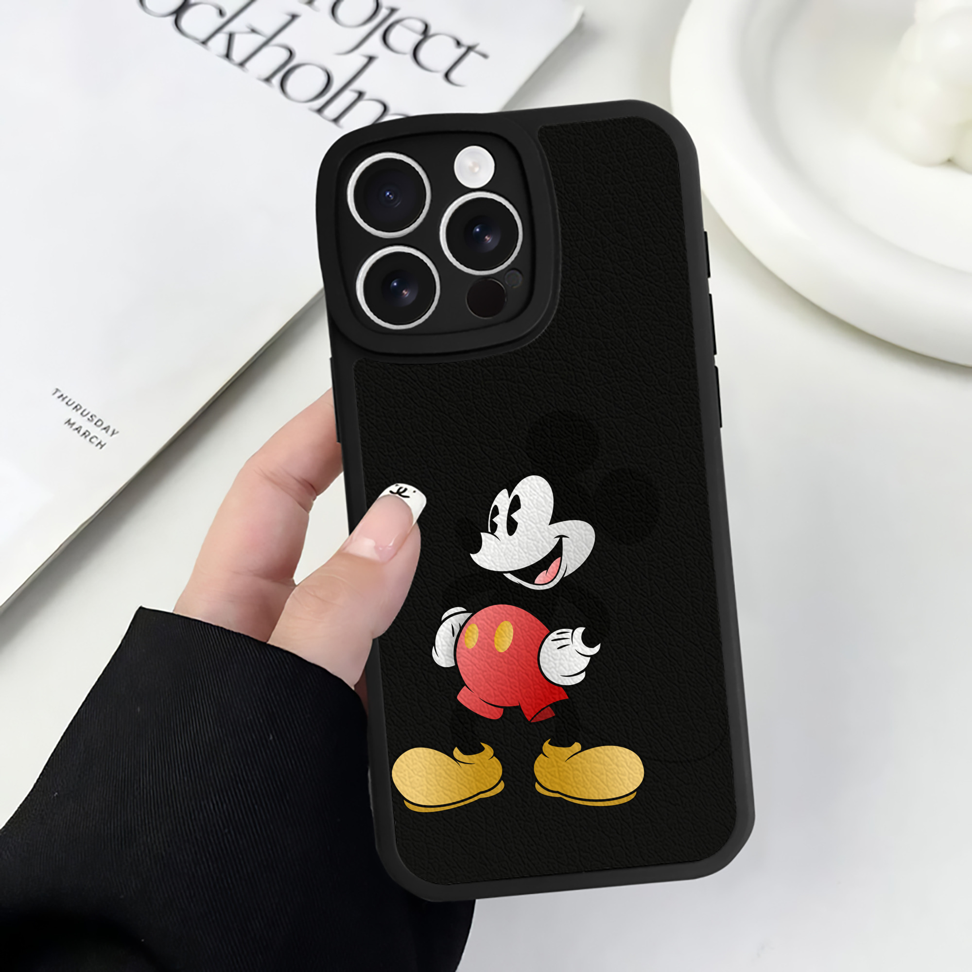 （画像用） ミッキーマウス Mickey Mouse 【iPhone 16シリーズ対応】シリコンスマホケース（レザー調） 材質：シリコン